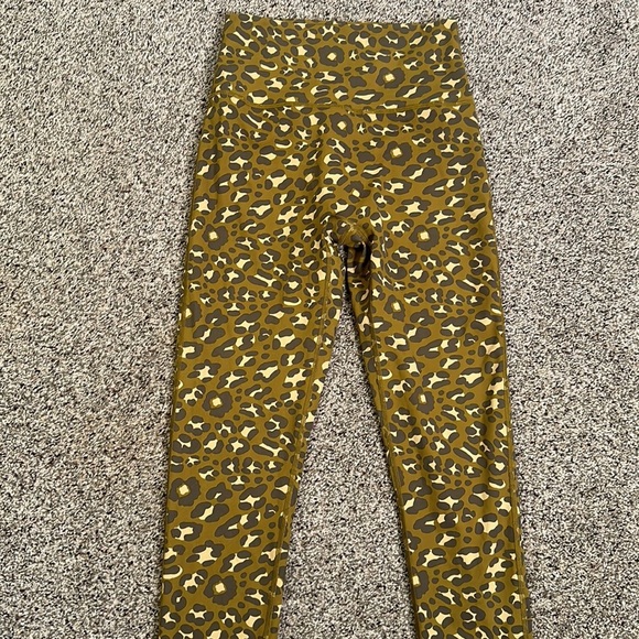 Off line leopard print leggings size medium - Picture 5 of 8